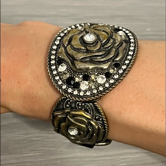 Leather and Bronze Buckle Bracelet with Flowers, Black and White Gemstones - Picture 2 of 10
